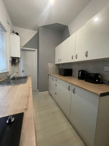 1 bedroom in a house share to rent - Photo 4