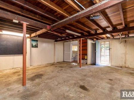 CABOOLTURE - FAMILY & STORAGE - Photo 4