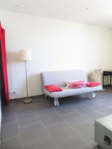 STUDIO Meublé, 23m², Rue des Marchands, 465€ H.C, Nîmes-centre - Photo 2