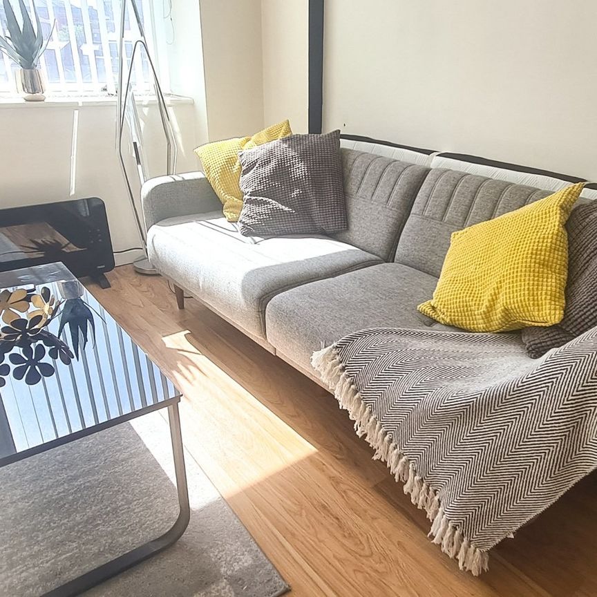 Studio Flat, Huntington Street, NG1 - Photo 1