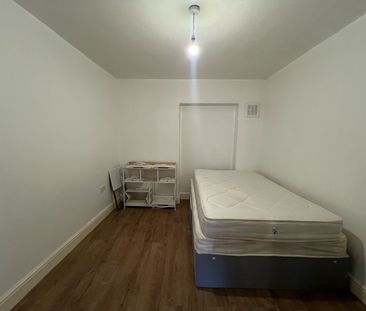 3 Bed Flat, St. Mary Road, E17 - Photo 5