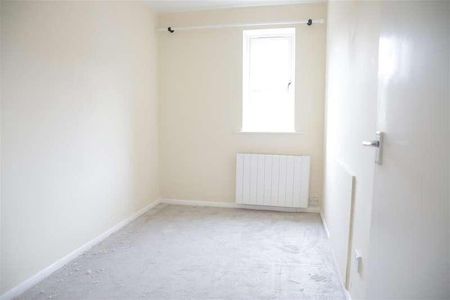 Dehavilland Close, Northolt, Middlesex, UB5 - Photo 2