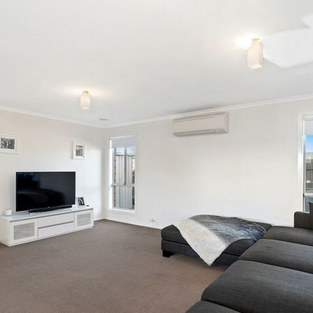 3 Bedroom Home In The Heart Of Newcomb! - Photo 3