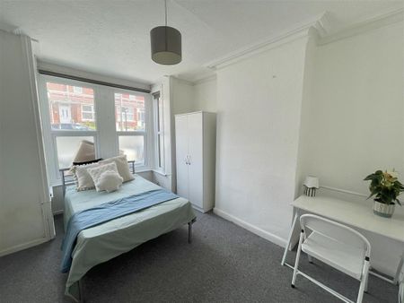 1 bedroom in a house share to rent - Photo 3