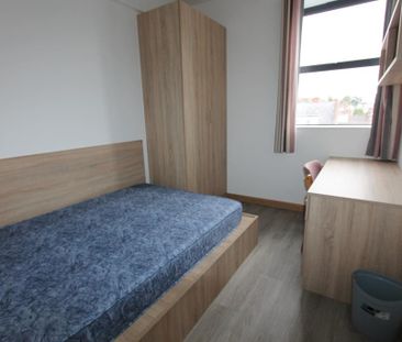 9 bedroom flat to rent - Photo 3