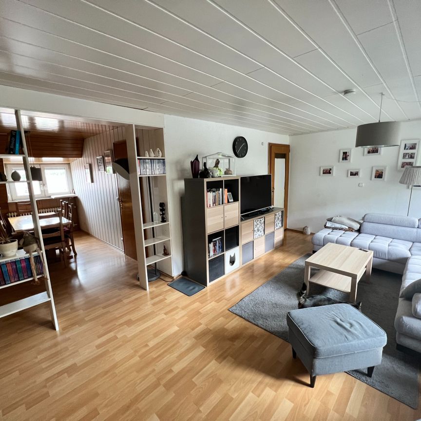 SCHÖNES WOHNEN: Großzügige, helle 3,5-Zi.-DG-Wohnung in bevorzugter Wohnlage ~ TL-Bad ~ Pkw-Stpl. - Photo 1