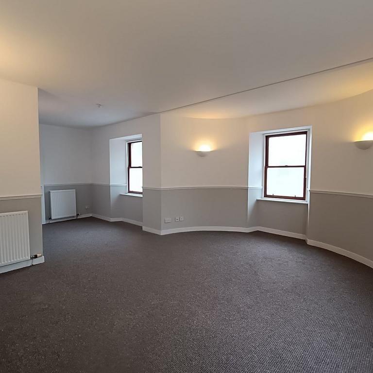 3 bedroom flat to rent - Photo 1
