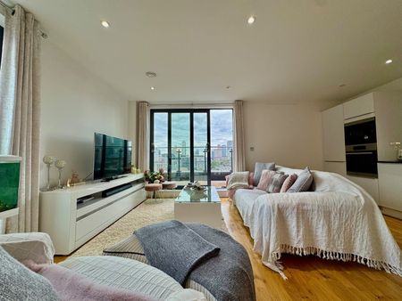 1 Bed Flat, Cityview Point, E14 - Photo 2
