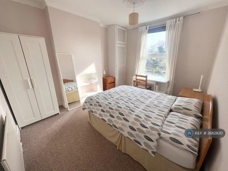 4 bedroom terraced house to rent - Photo 4