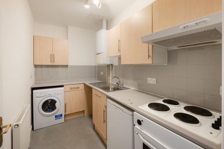 1 Bed Flat - Photo 5