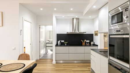 3-bedroom apartment for rent in La Sagrada Família, all bills included - Foto 5