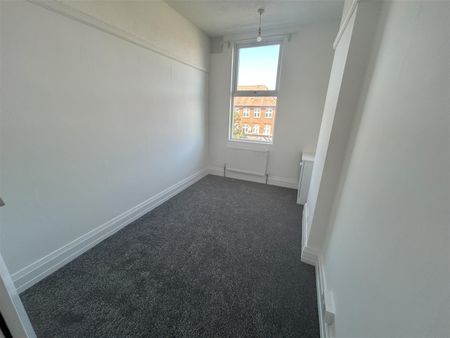 2 bedroom flat to let - Photo 3