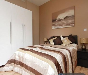 3 bedroom flat to rent - Photo 4