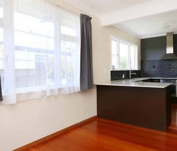 THREE BEDROOMS - WEST END - Photo 4