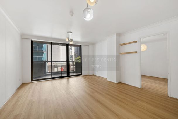 Renovated 1 Bedroom Apartment with Floorboard - Photo 1