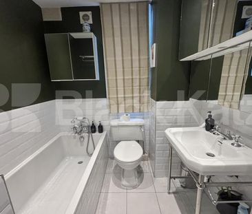 Stylish & contemporary maisonette flooded with natural light - Photo 3