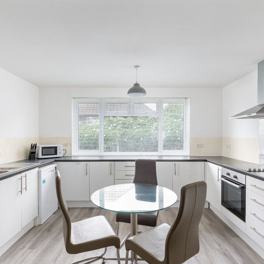 6 Bed Semi-Detached House, Elm Grove, BN2 - Photo 1