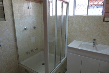 ONE BEDROOM UNIT WITH REVERSE CYCLE SPLIT SYSTEM! - Photo 2