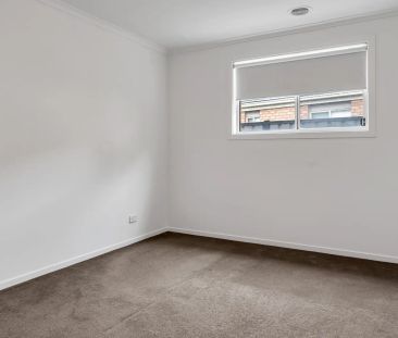 Modern home in Derrimut - Photo 6