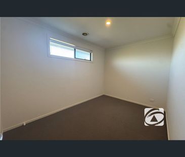 12 Fitzroy Street, Pakenham, Vic 3810 - Photo 3