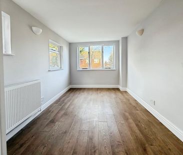 3 bedroom end of terrace house to rent - Photo 4