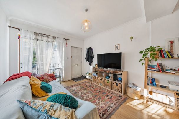 Old Woolwich Road, London, SE10 - Photo 1