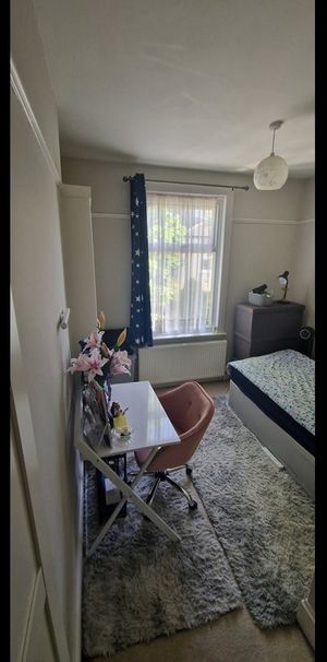 Room in a Shared House, Richmond Road, E11 - Photo 1