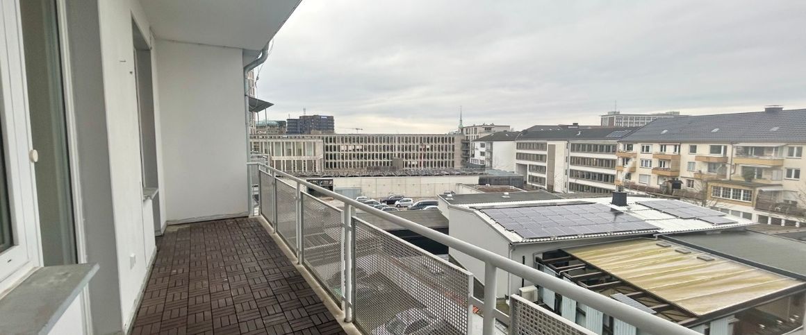 Zentral gelegene 3,5-Zimmerwohnung mit schöner Loggia - Foto 1