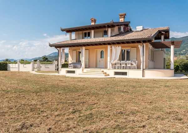 Via Murli, Pietrasanta, Tuscany 54038