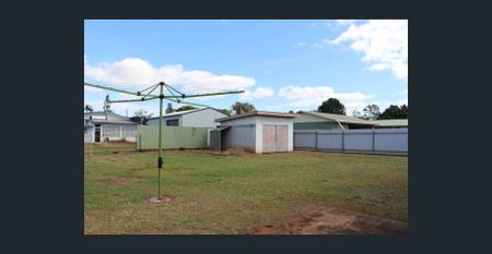 Neat 3 Bedroom Home - Photo 3