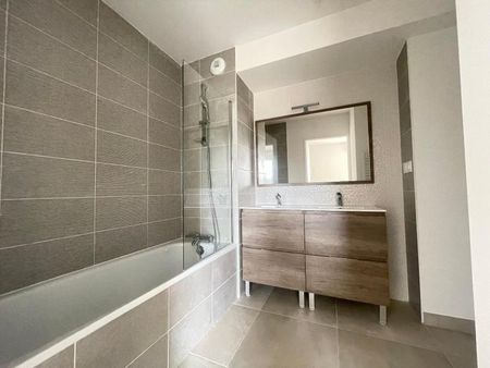 Location Appartement 3 pièces 80m² BORDEAUX 33800 - Photo 5