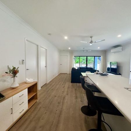 DISCOVER COASTAL LIVING: RECENTLY BUILT FURNISHED AUSTART HOME - Photo 4