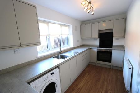 2 bedroom semi-detached house to rent - Photo 4