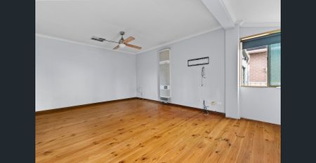 Beautiful Family Home in a Prime Location – Comfort, Space & Convenience - Photo 5