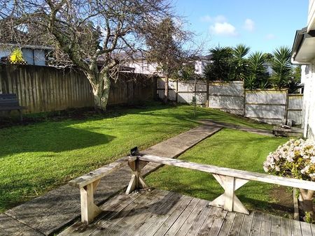 3 Bedroom 1 Bathroom Pet friendly in Manurewa - Photo 3