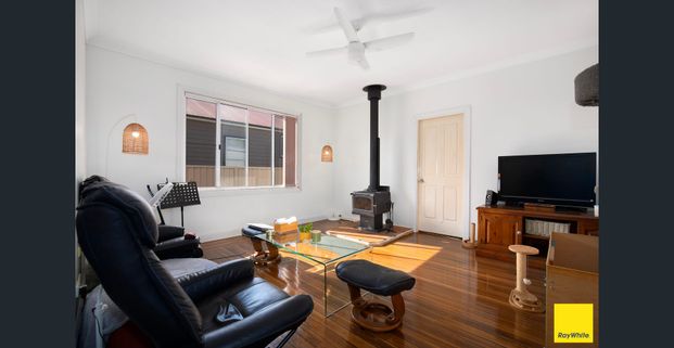 Charming Three Bedroom Home - Photo 1