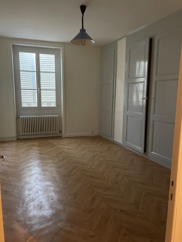 Location Appartement 5 pièces 140m² CHARLIEU 42190 - Photo 3