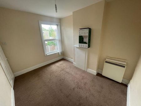 2 bedroom end of terrace house to rent - Photo 5