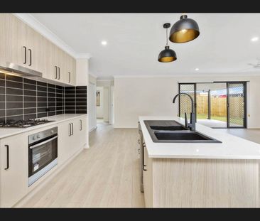 Ideal Family Home - Photo 2