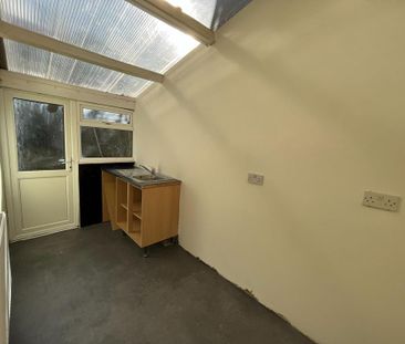 4 bedroom terraced house to rent - Photo 3