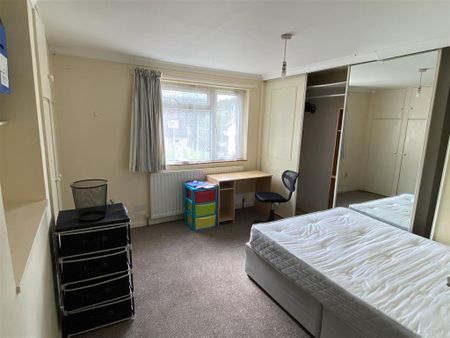 4 bedroom terraced house to rent - Photo 4