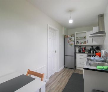 2 bedroom end of terrace house to rent - Photo 1