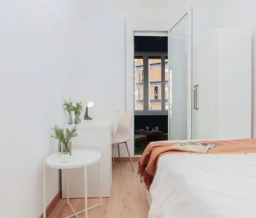 Plaça de Lesseps, Barcelona, Catalonia 08023 - Photo 2