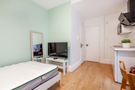 Studio Flat, Kensington Gardens Square, W2 - Photo 5