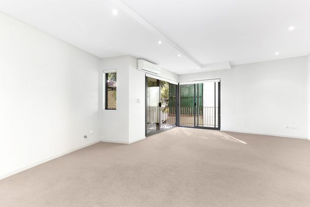 Alice Court | Spacious One Bedroom Apartment - Photo 1