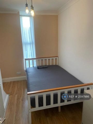 1 bedroom in a house share to rent - Photo 5