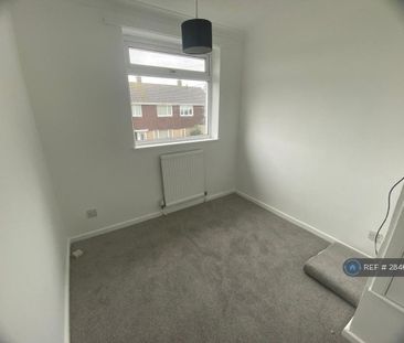 3 bedroom semi-detached house to rent - Photo 2