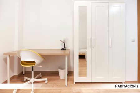 Calle Higuera de la Sierra, Sevilla, Andalusia 41008 - Photo 4