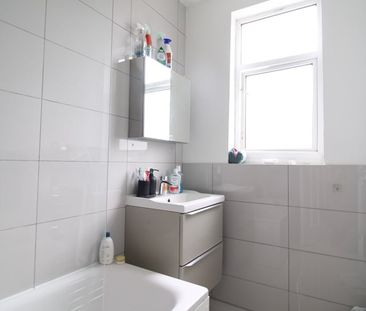 4 Bed Terraced House, Atkins Road, SW12 - Photo 1