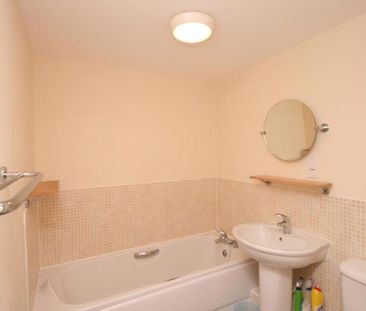Looking for a spacious apartment close to everything that matters? ... - Photo 6